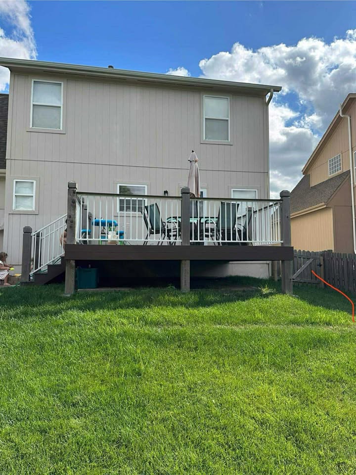 Lee's Summit, MO Composite Deck & Aluminum Railing - May 2023